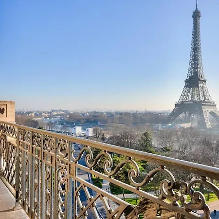 3br Eiffel View *