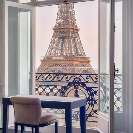 3br Eiffel View Apartment *